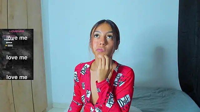 violet casper  online show from 12, 12, 2024