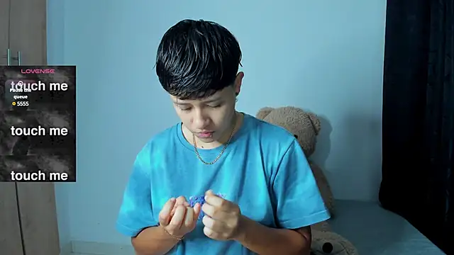 violet casper  online show from 14, 12, 2024