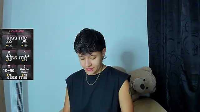 violet casper  online show from 19, 12, 2024