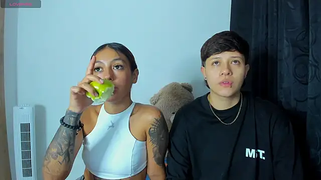 violet casper  online show from 26, 12, 2024