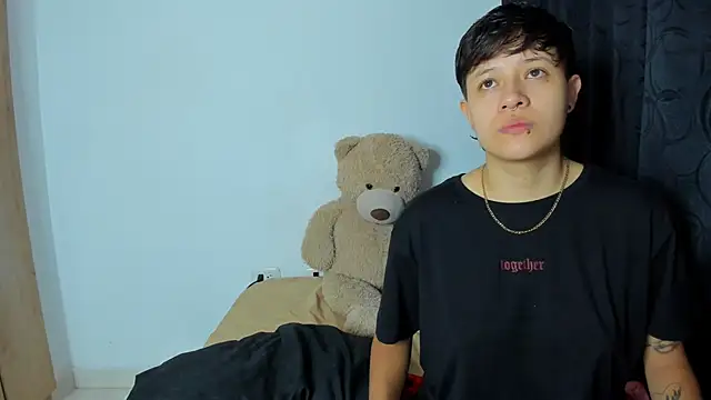 violet casper  online show from 6, 1, 2025