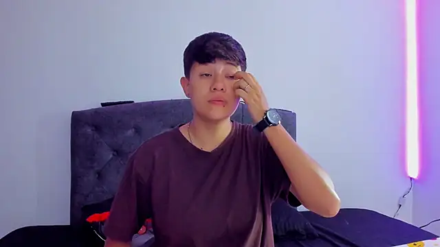 violet casper  online show from 21, 3, 2025