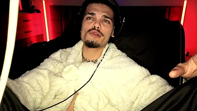 Snapshot of JordanShow chatting on 21, 10, 2025 JordanShow online show from 21, 10, 2025