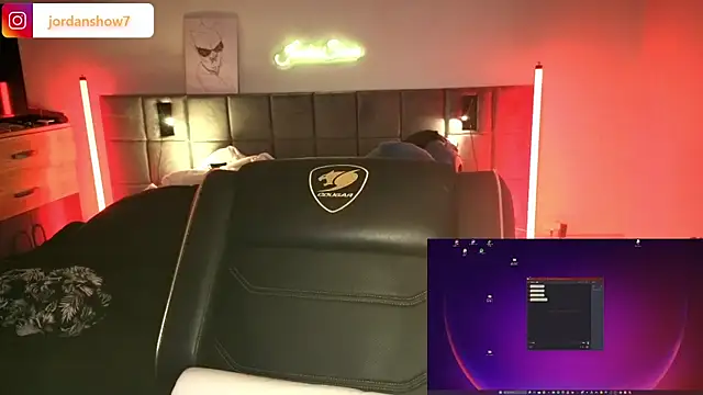 Snapshot of JordanShow chatting on 11, 11, 2025 JordanShow online show from 11, 11, 2025