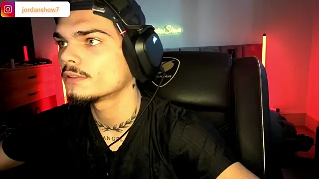 Snapshot of JordanShow chatting on 13, 11, 2025 JordanShow online show from 13, 11, 2025