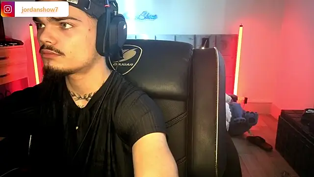 Snapshot of JordanShow chatting on 14, 11, 2025 JordanShow online show from 14, 11, 2025