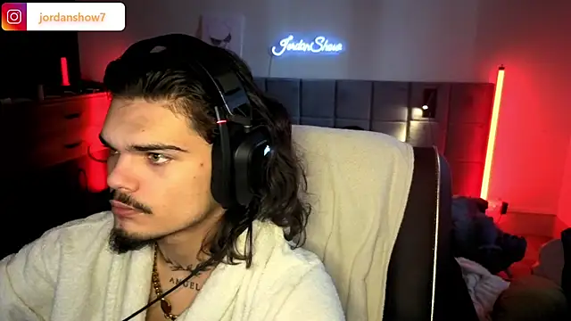 Snapshot of JordanShow chatting on 16, 11, 2025 JordanShow online show from 16, 11, 2025