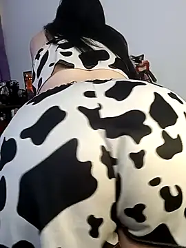 l1la Rav3n online show from 2, 1, 2025