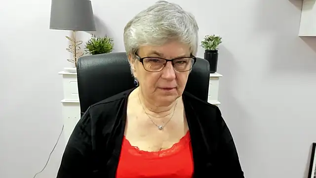 Snapshot of IrisDream chatting on 24, 4, 2026 IrisDream online show from 24, 4, 2026