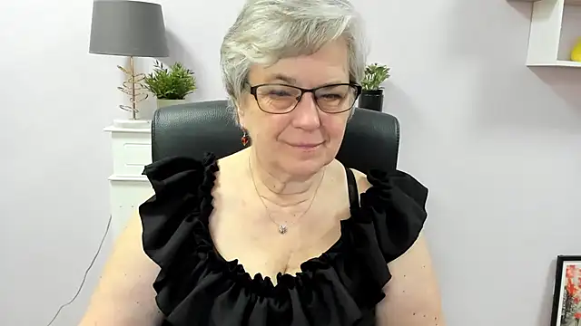 Snapshot of IrisDream chatting on 8, 5, 2026 IrisDream online show from 8, 5, 2026