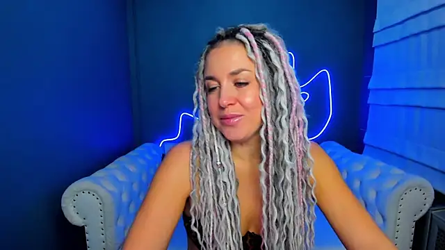 Snapshot of rock_n_roxy chatting on 4, 11, 2025 rock n roxy online show from 4, 11, 2025