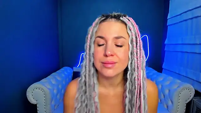 Snapshot of rock_n_roxy chatting on 8, 11, 2025 rock n roxy online show from 8, 11, 2025