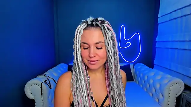 Snapshot of rock_n_roxy chatting on 14, 11, 2025 rock n roxy online show from 14, 11, 2025