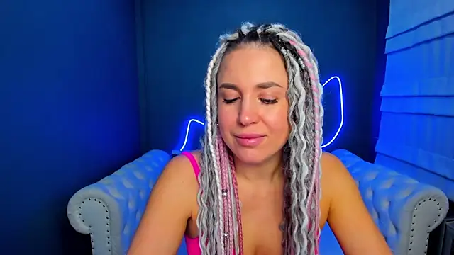 Snapshot of rock_n_roxy chatting on 19, 11, 2025 rock n roxy online show from 19, 11, 2025