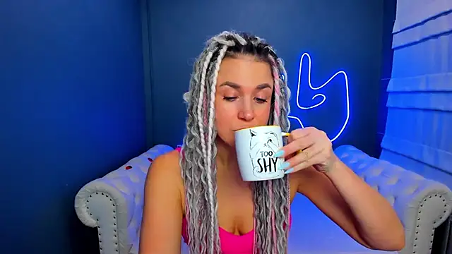 Snapshot of rock_n_roxy chatting on 2, 12, 2025 rock n roxy online show from 2, 12, 2025