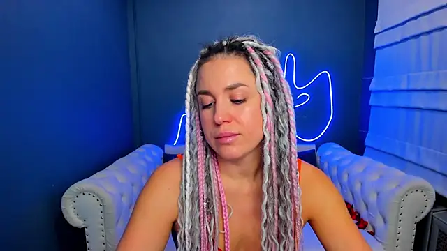 Snapshot of rock_n_roxy chatting on 3, 12, 2025 rock n roxy online show from 3, 12, 2025