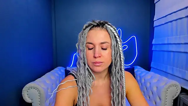 Snapshot of rock_n_roxy chatting on 19, 12, 2025 rock n roxy online show from 19, 12, 2025