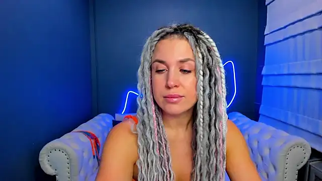 Snapshot of rock_n_roxy chatting on 20, 12, 2025 rock n roxy online show from 20, 12, 2025