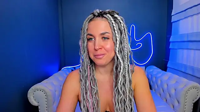 Snapshot of rock_n_roxy chatting on 3, 2, 2026 rock n roxy online show from 3, 2, 2026