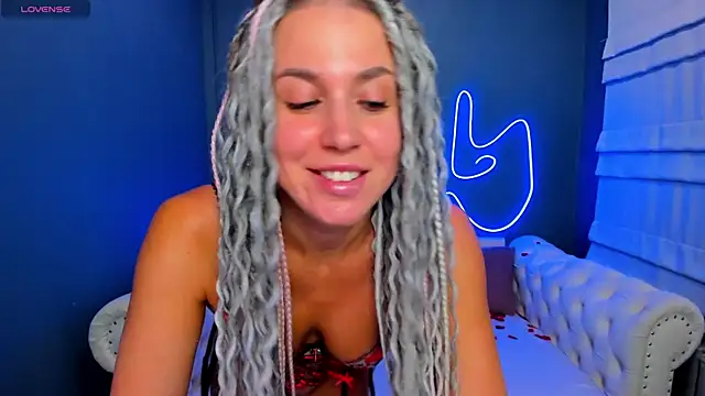 Snapshot of rock_n_roxy chatting on 9, 3, 2026 rock n roxy online show from 9, 3, 2026