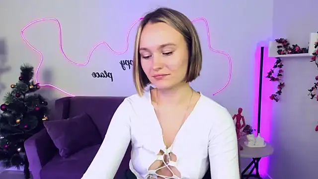 BritnieCute online show from 19, 12, 2024