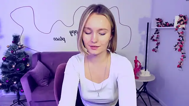 BritnieCute online show from 4, 1, 2025