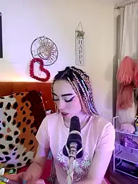 Snapshot of Yennastone chatting on 1, 1, 2025 Yennastone online show from 1, 1, 2025