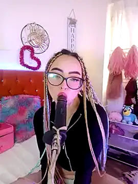 Snapshot of Yennastone chatting on 8, 1, 2025 Yennastone online show from 8, 1, 2025