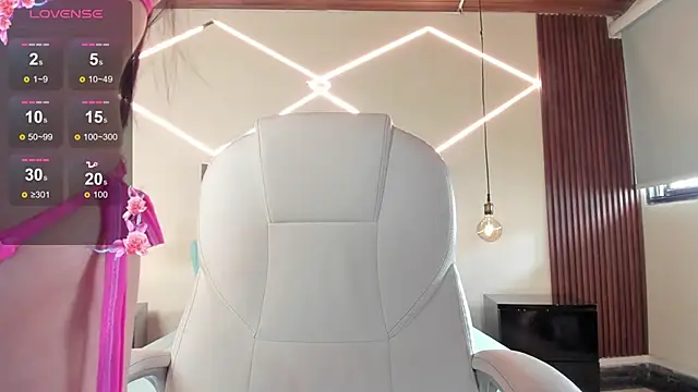 BellaClaiir online show from 10, 4, 2026