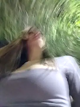 Snapshot of cuteluci_ chatting on 4, 1, 2025 cuteluci online show from 4, 1, 2025