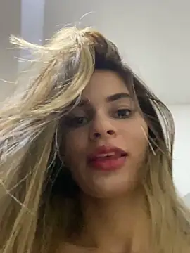 Snapshot of cuteluci_ chatting on 4, 1, 2025 cuteluci online show from 4, 1, 2025