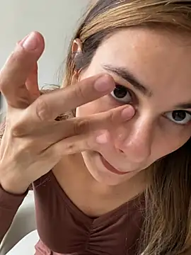 Snapshot of cuteluci_ chatting on 5, 1, 2025 cuteluci online show from 5, 1, 2025