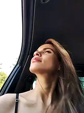 Snapshot of cuteluci_ chatting on 11, 1, 2025 cuteluci online show from 11, 1, 2025