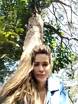 Snapshot of cuteluci_ chatting on 2, 2, 2025 cuteluci online show from 2, 2, 2025