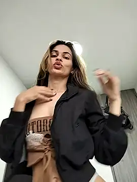 Snapshot of cuteluci_ chatting on 17, 2, 2025 cuteluci online show from 17, 2, 2025