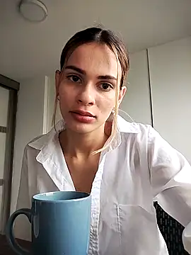 Snapshot of cuteluci_ chatting on 25, 2, 2025 cuteluci online show from 25, 2, 2025