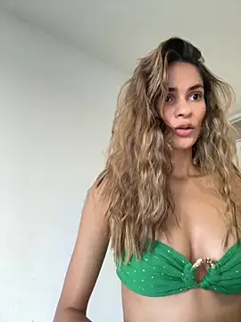 Snapshot of cuteluci_ chatting on 10, 9, 2025 cuteluci online show from 10, 9, 2025