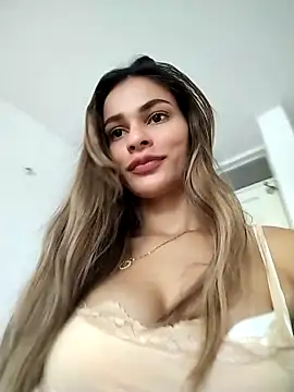 Snapshot of cuteluci_ chatting on 28, 9, 2025 cuteluci online show from 28, 9, 2025