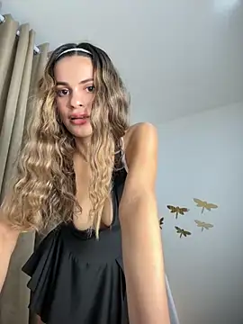 Snapshot of cuteluci_ chatting on 12, 11, 2025 cuteluci online show from 12, 11, 2025