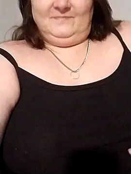 Snapshot of staceysmomfow chatting on 8, 1, 2025 staceysmomfow online show from 8, 1, 2025