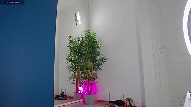 Snapshot of CelineMeyerr chatting on 8, 7, 2026 CelineMeyerr online show from 8, 7, 2026