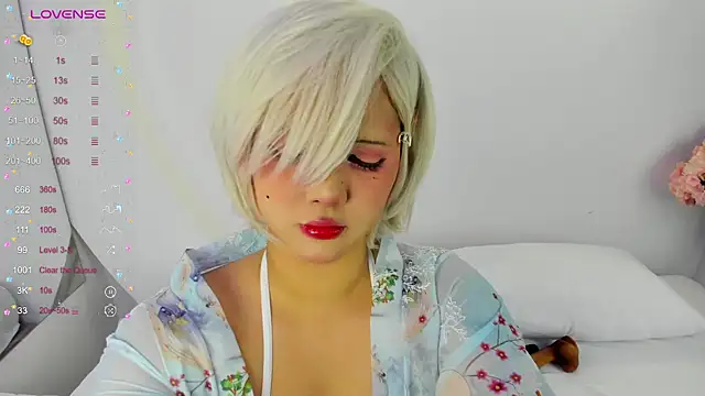 Snapshot of NanaOsaky chatting on 4, 2, 2025 NanaOsaky online show from 4, 2, 2025