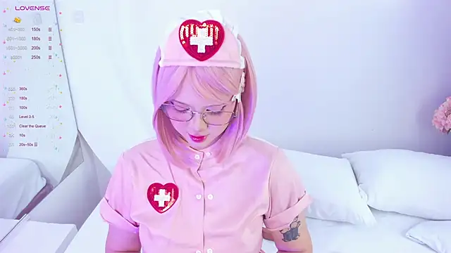 Snapshot of NanaOsaky chatting on 10, 2, 2025 NanaOsaky online show from 10, 2, 2025