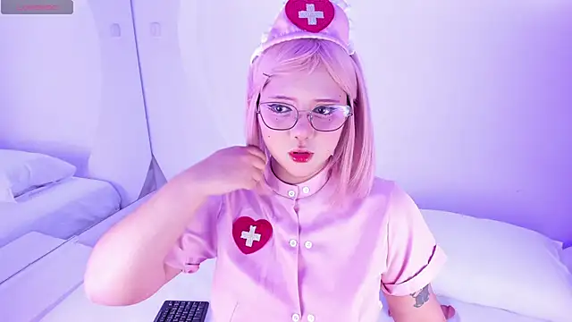 Snapshot of NanaOsaky chatting on 12, 9, 2025 NanaOsaky online show from 12, 9, 2025