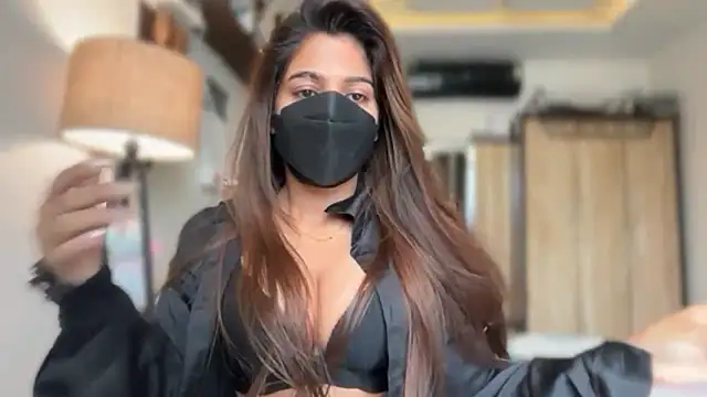 Hotty-Sana online show from 6, 4, 2026