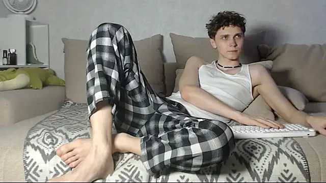 Snapshot of aqualidolly chatting on 3, 12, 2024 aqualidolly online show from 3, 12, 2024