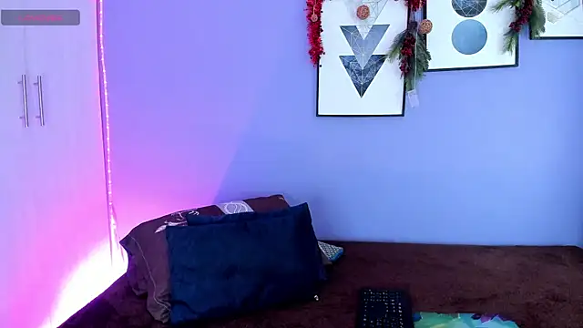 candyy bella online show from 14, 12, 2024