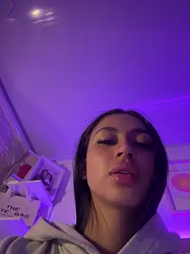 maddy bronw  online show from 14, 11, 2025