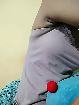 MISSQUEEN48 online show from 12, 9, 2025