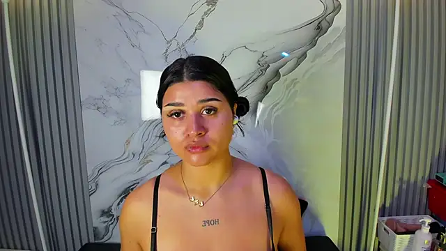 Snapshot of venusowen_ chatting on 4, 7, 2026 venusowen online show from 4, 7, 2026